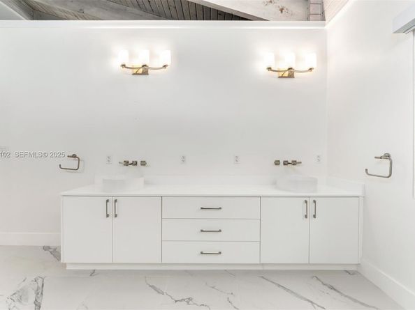 500 Palm Dr, Hallandale Beach FL 33009