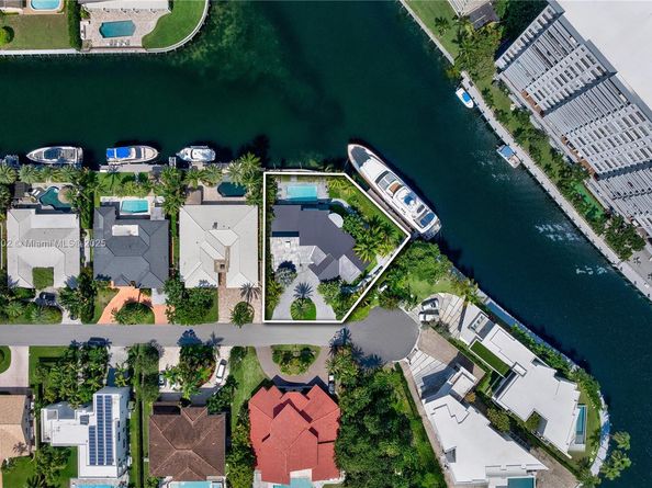 500 Palm Dr, Hallandale Beach FL 33009