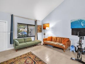 1455 Holly Heights Dr 17, Fort Lauderdale FL 33304