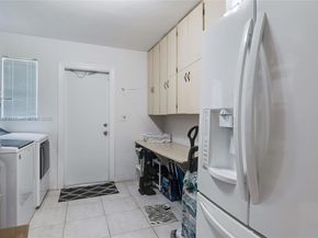 2011 NE 211th St, Miami FL 33179
