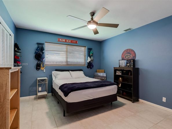 2011 NE 211th St, Miami FL 33179
