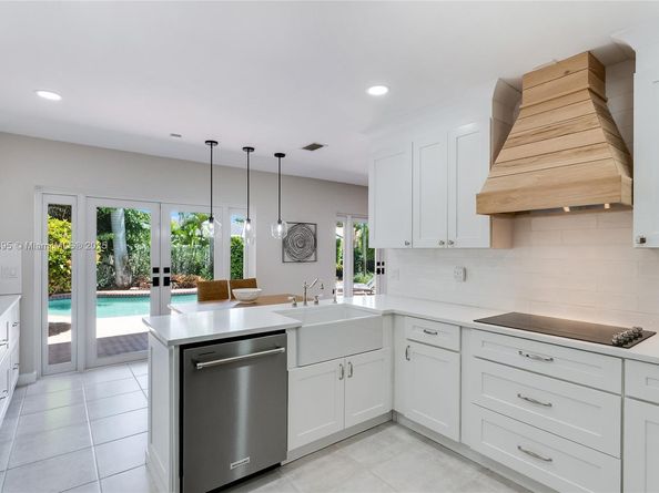 2011 NE 211th St, Miami FL 33179