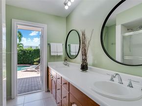 2011 NE 211th St, Miami FL 33179