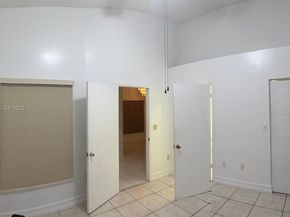 8204 NW 100th Ln, Tamarac FL 33321