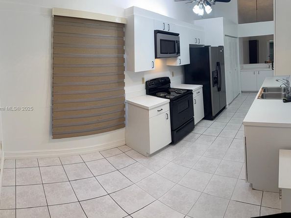 8204 NW 100th Ln, Tamarac FL 33321
