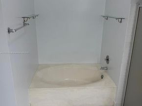 8204 NW 100th Ln, Tamarac FL 33321