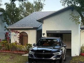 8204 NW 100th Ln, Tamarac FL 33321
