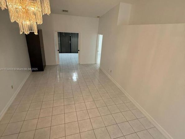 8204 NW 100th Ln, Tamarac FL 33321