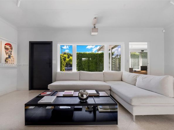 5460 Alton Rd, Miami Beach FL 33140