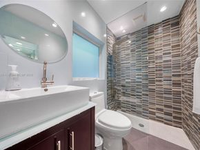 5460 Alton Rd, Miami Beach FL 33140