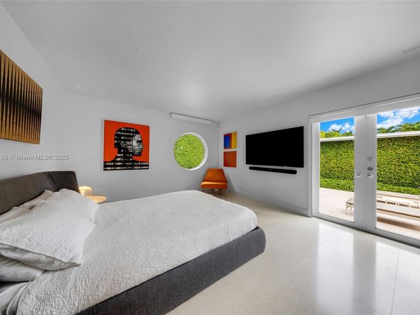 5460 Alton Rd, Miami Beach FL 33140