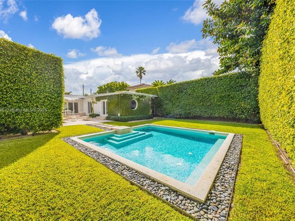 5460 Alton Rd, Miami Beach FL 33140