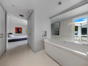 5460 Alton Rd, Miami Beach FL 33140