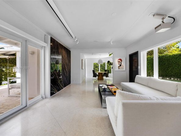 5460 Alton Rd, Miami Beach FL 33140