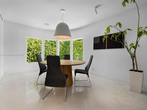 5460 Alton Rd, Miami Beach FL 33140