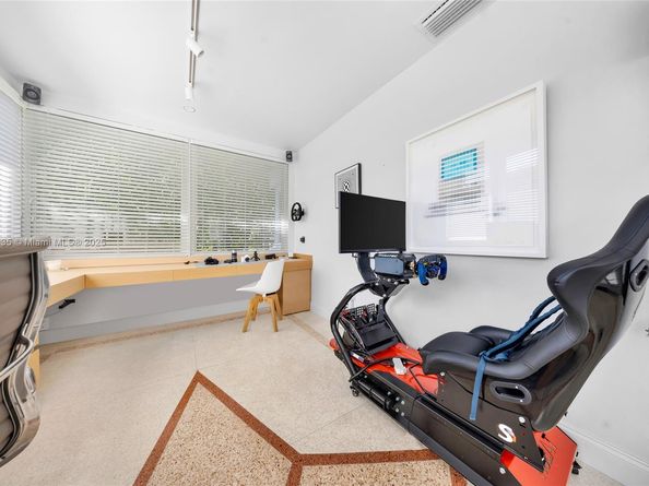 5460 Alton Rd, Miami Beach FL 33140