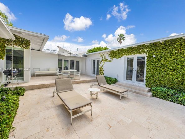 5460 Alton Rd, Miami Beach FL 33140
