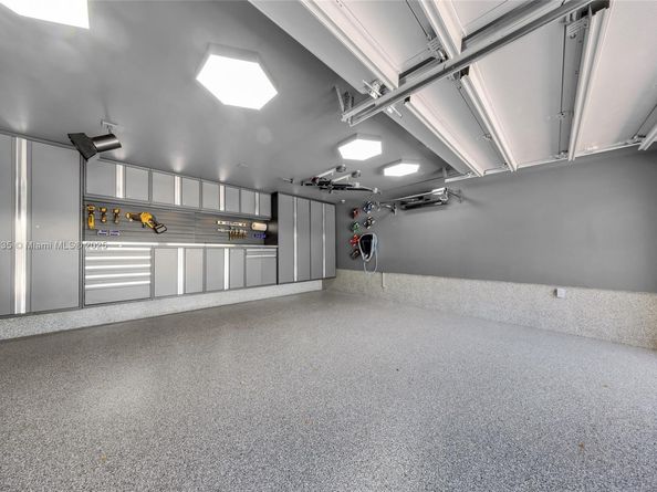 5460 Alton Rd, Miami Beach FL 33140