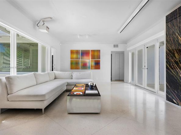5460 Alton Rd, Miami Beach FL 33140
