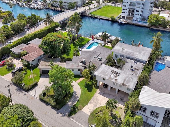 1020 S Shore Dr, Miami Beach FL 33141