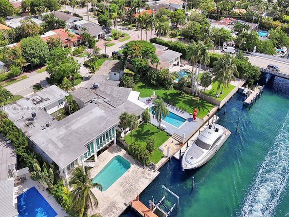 1020 S Shore Dr, Miami Beach FL 33141