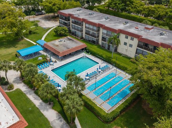 150 S Hollybrook Ter 201, Pembroke Pines FL 33025