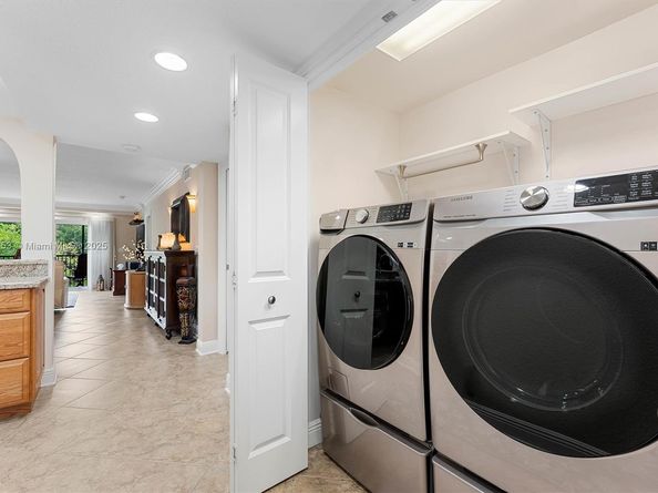 150 S Hollybrook Ter 201, Pembroke Pines FL 33025
