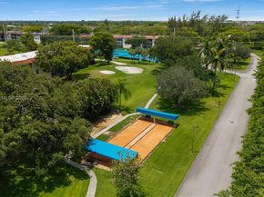 150 S Hollybrook Ter 201, Pembroke Pines FL 33025