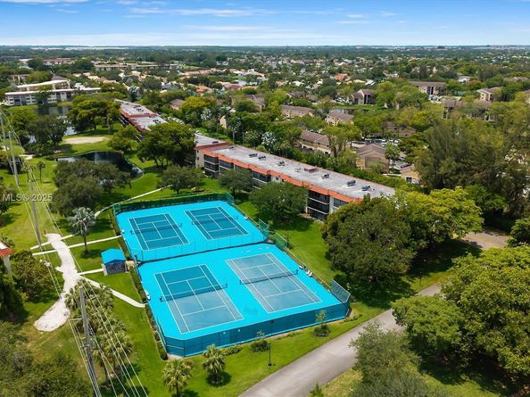 150 S Hollybrook Ter 201, Pembroke Pines FL 33025