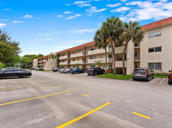 150 S Hollybrook Ter 201, Pembroke Pines FL 33025