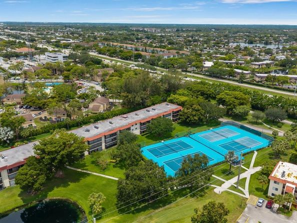 150 S Hollybrook Ter 201, Pembroke Pines FL 33025