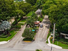 150 S Hollybrook Ter 201, Pembroke Pines FL 33025