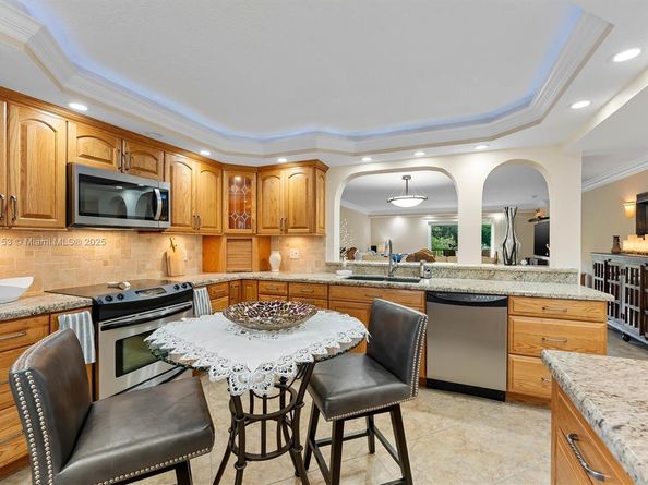 150 S Hollybrook Ter 201, Pembroke Pines FL 33025