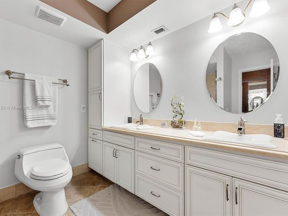 150 S Hollybrook Ter 201, Pembroke Pines FL 33025