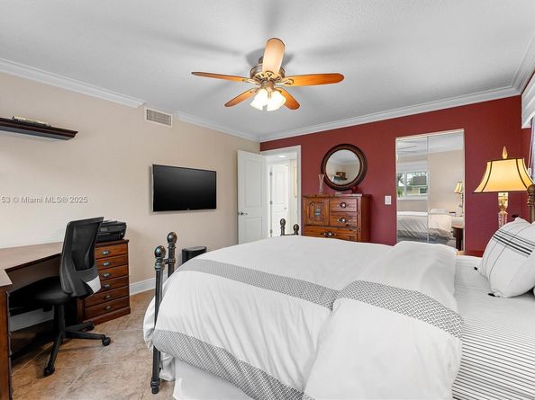 150 S Hollybrook Ter 201, Pembroke Pines FL 33025