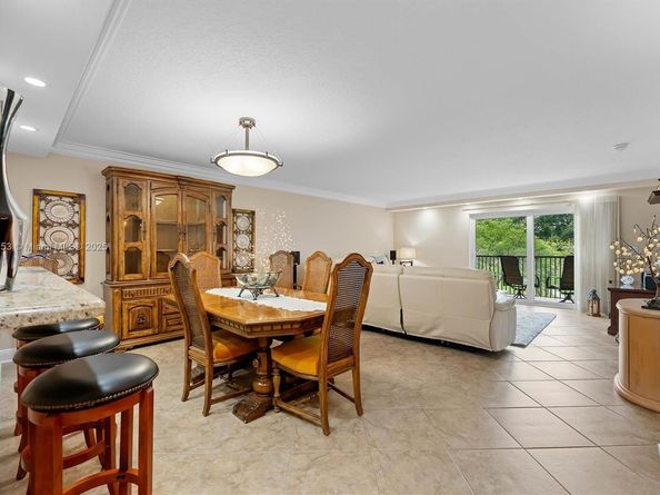 150 S Hollybrook Ter 201, Pembroke Pines FL 33025