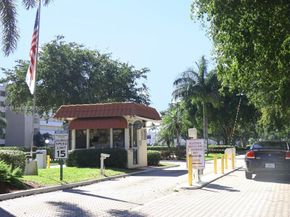 150 S Hollybrook Ter 201, Pembroke Pines FL 33025