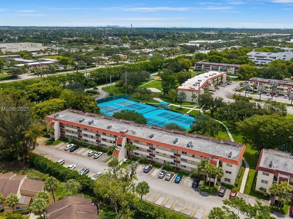 150 S Hollybrook Ter 201, Pembroke Pines FL 33025