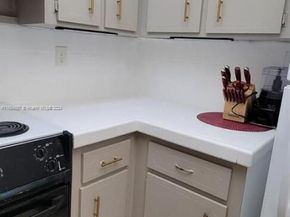 6960 Miami Gardens Dr 2525, Hialeah FL 33015