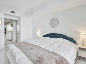 325 S Biscayne Blvd 2616, Miami FL 33131