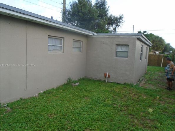 6791 Hope St, Hollywood FL 33024