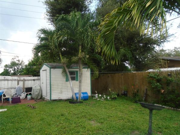 6791 Hope St, Hollywood FL 33024