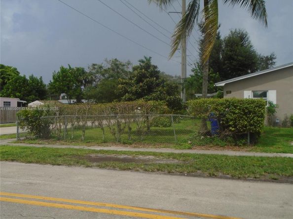6791 Hope St, Hollywood FL 33024