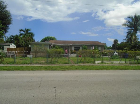 6791 Hope St, Hollywood FL 33024