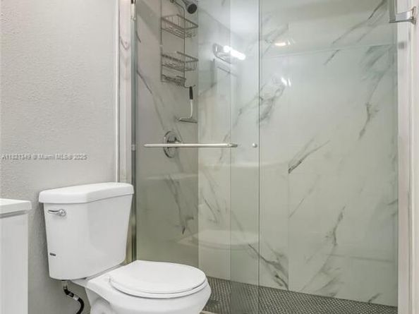 17901 NW 68th Ave Q102, Hialeah FL 33015