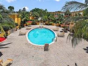 17901 NW 68th Ave Q102, Hialeah FL 33015