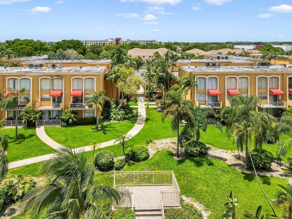 17901 NW 68th Ave Q102, Hialeah FL 33015