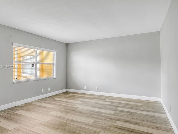 17901 NW 68th Ave Q102, Hialeah FL 33015