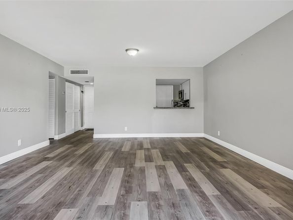 17901 NW 68th Ave Q102, Hialeah FL 33015