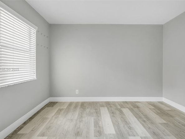 17901 NW 68th Ave Q102, Hialeah FL 33015